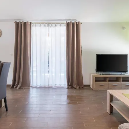 Beautiful In Vodnjan With Kitchen * Mednjan